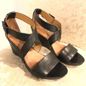Black Leather Wedge Naturalizer Sandal Size 8